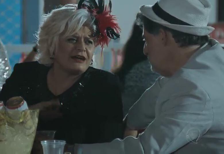 Em uma conversa com Traçado, seu atual
companheiro, Dora revelou parte da história de amor que viveu com Guido Flores
+ Paula investiga bacanal de Papudo. Assista!
+ Plano Alto aposta em figurino sofisticado
+ Carla Diaz e Bernardo Falcone se divertem nos bastidores