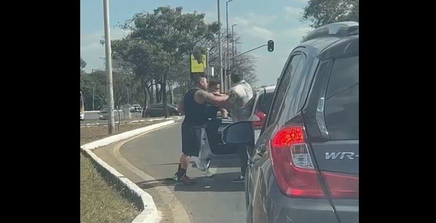 Motociclistas agridem motorista após discussão de trânsito