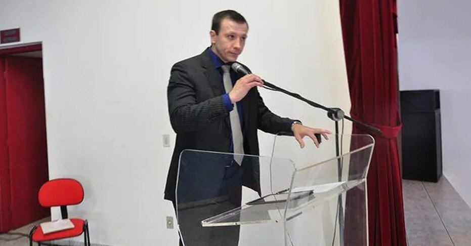 Valmir Maurici Júnior é acusado pela mulher de agressões físicas, sexuais e psicológicas