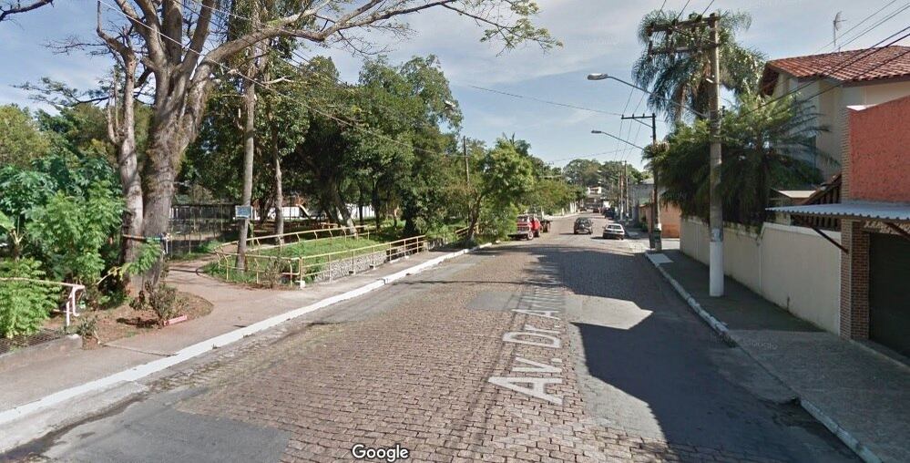 Asfalto tem sido aplicado por cima de ruas de paralelepípedo na zona sul de SP