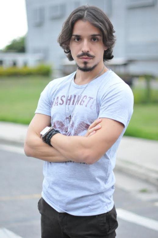 Para Bernardo Falcone (Frederico), as cenas já
pareciam muito reais, desde as gravações. 


─ O resultado técnico foi ótimo, além
do que eu esperava. Ter assistido ao primeiro capítulo no cinema fez toda a
diferença, pois parecia, de fato, um filme. Nas gravações, a sensação era de que
estávamos nas manifestações e, passando para o vídeo, tudo ficou ainda mais
real


+ Assista aos melhores momentos do último episódio de Plano Alto
+ Relembre as frases mais polêmicas ditas pelos políticos da série
+ O que você achou do desfecho da minissérie Plano Alto?

