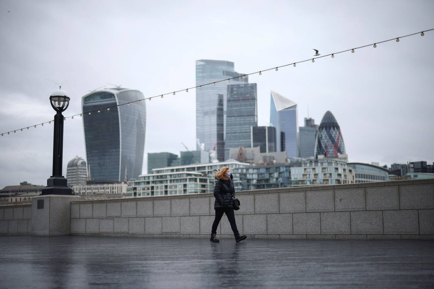 Há uma semana, o país vem registrando mais de 50 mil casos por dia. O premiê britânico, Boris Johnson, alertou que as próximas semanas serão difíceis, mas acrescentou acreditar que o país entra "na última fase de batalha"