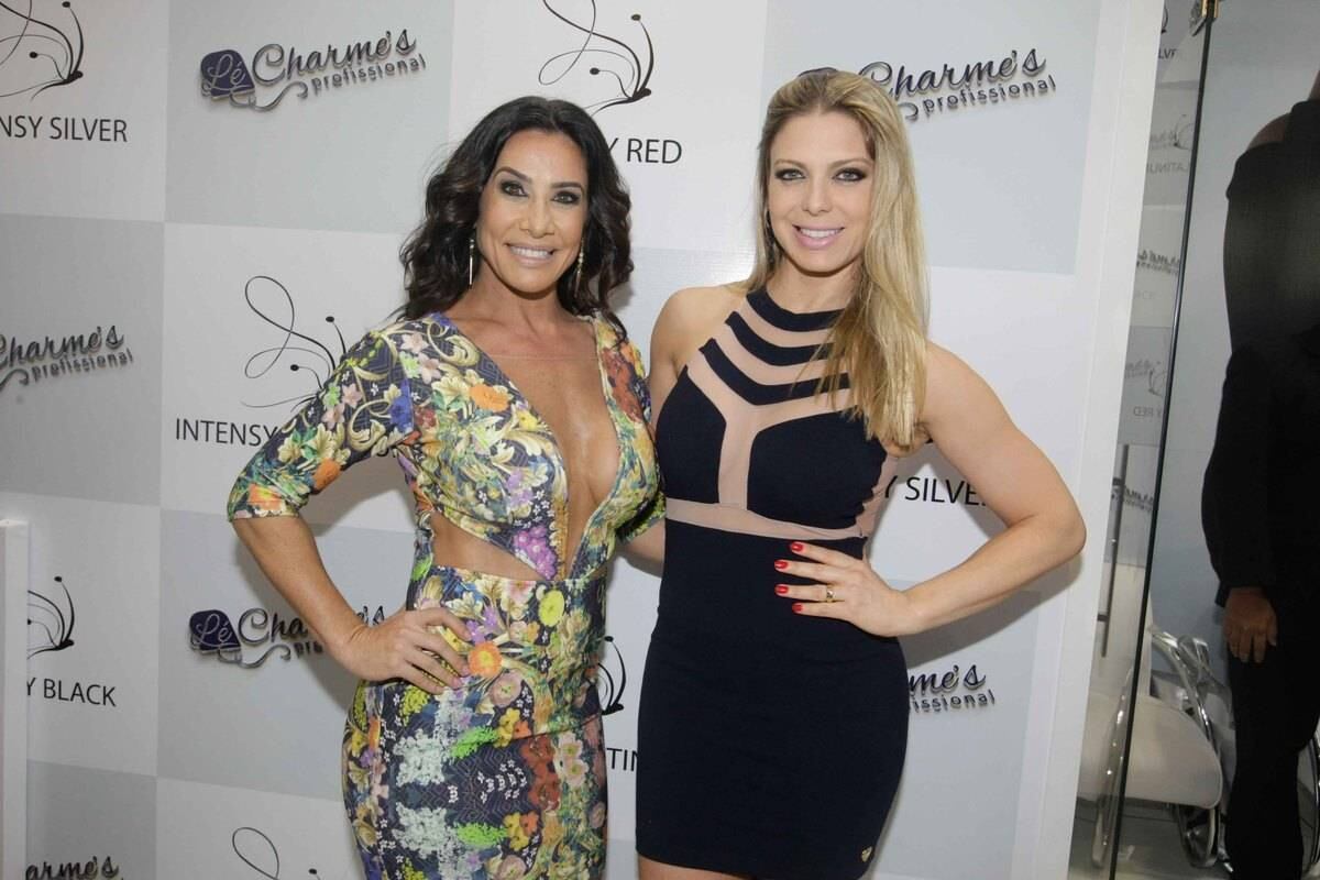 Sheilla Mello e Scheila Carvalho prestigiam feira de beleza em São Paulo
