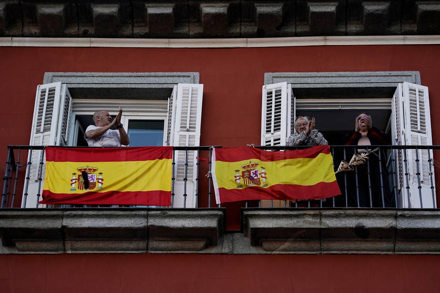 Espanha tem 3º dia com menos de 200 mortos