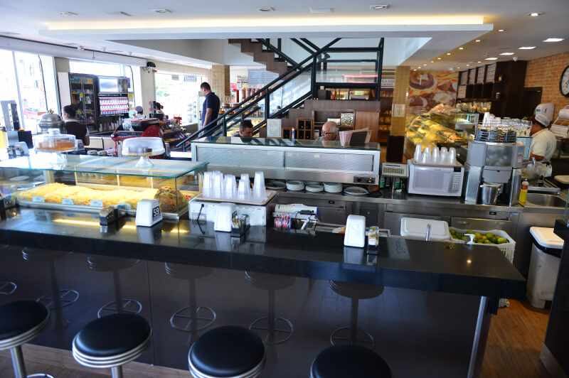 A padaria fez tanto sucesso que passou a receber uma clientela de outras regiões, como Tatuapé e Anália Franco.  A propaganda acontece principalmente pelas redes sociais.  Os preços fazem referência ao requinte do local, os beirutes custam entre R$ 30 e R$ 35, mas Manuel tem uma boa justificativa, a de trabalhar com produtos de primeira qualidade

— A gente acaba tendo que ter um preço diferenciado da região.  As pessoas que vêm aqui, elas sabem disso e sabem que tem coisa boa