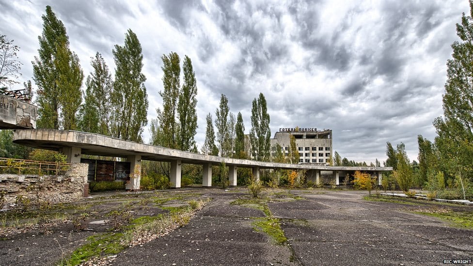 "Outra maneira de olhar para a desolação de Pripyat é a forma com a qual as coisas poderiam estar em 27 anos em outros locais ao redor do mundo, tais como a área ao redor de Fukushima, no Japão. Como o mundo ficaria depois de 25 anos sem a intervenção humana, quando a natureza recuperar a cidade"