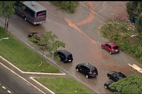Chuva deixa SP em estado de atenção