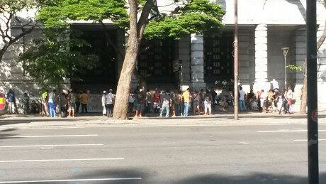 Protesto começou por volta de 10h30, segundo a PM