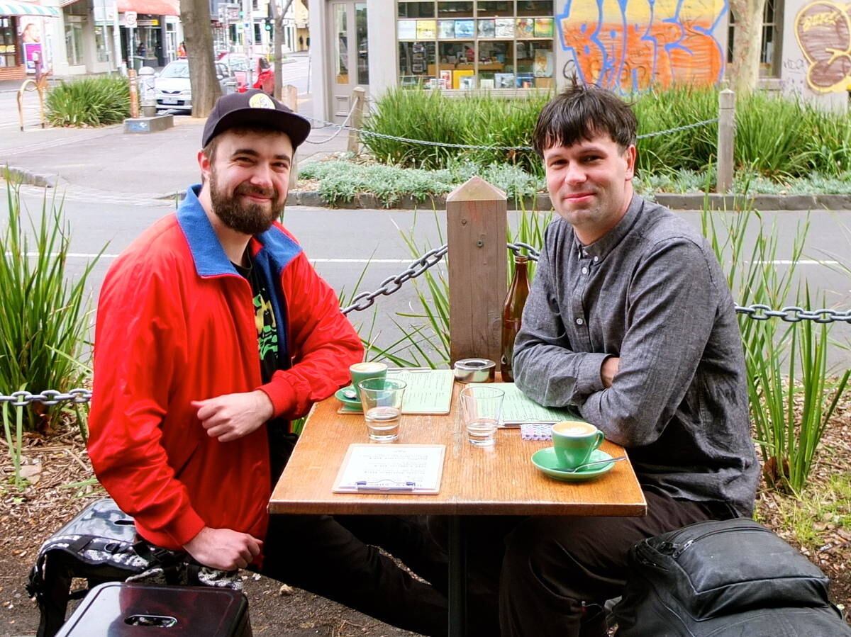 Você pode saber mais sobre os encontros de Matt nesta página aqui. Ou acessar a fanpage de seu projeto, o 1000+Coffees