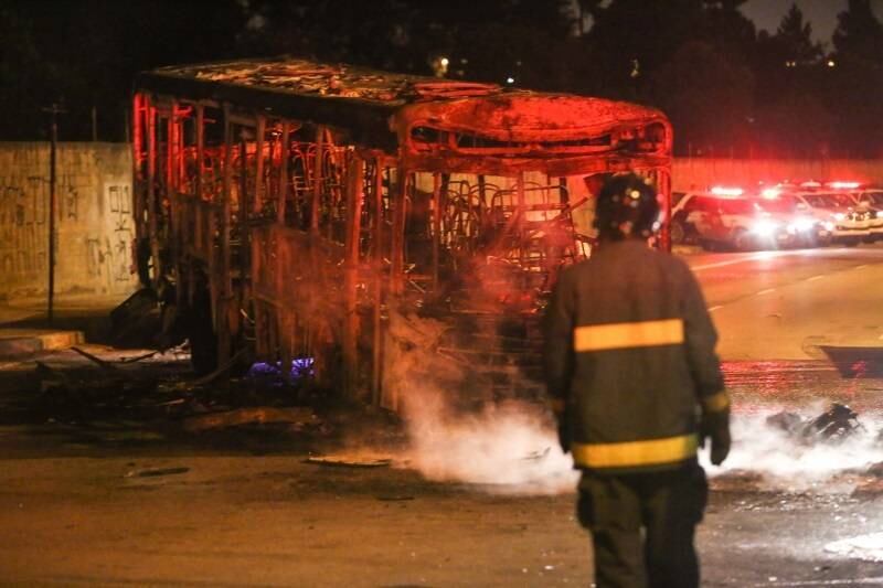 Coletivo foi incendiado na zona leste de São Paulo
