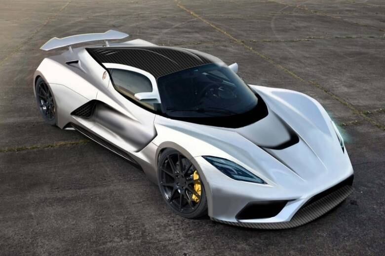 A preparadora norte-americana Hennessey mostrou na última semana as primeiras imagens do Venom F5, superesportivo que sucederá nada menos que o carro mais rápido do mundo: o Venom GT. Com mais de 1.400 cavalos de potência, o modelo deve atingir a velocidade máxima de 467 km/h. LEIA MAIS