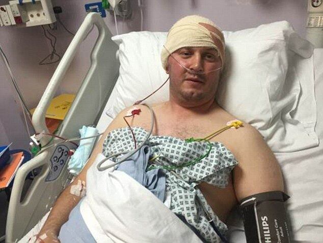 Uma mulher está desesperada para arrecadar R$ 8,2 milhões (200 mil libras) para salvar a vida do marido, Kevin Carey, que luta contra um tumor no cérebro em estágio avançado. Ela já conseguiu R$ 5,4 milhões. Carey, que era esportista e tinha uma vida ativa, sentiu o primeiro sintoma da doença ao passar mal durante uma viagem de carro. As informações são do portal de notícias britânico DailyMail