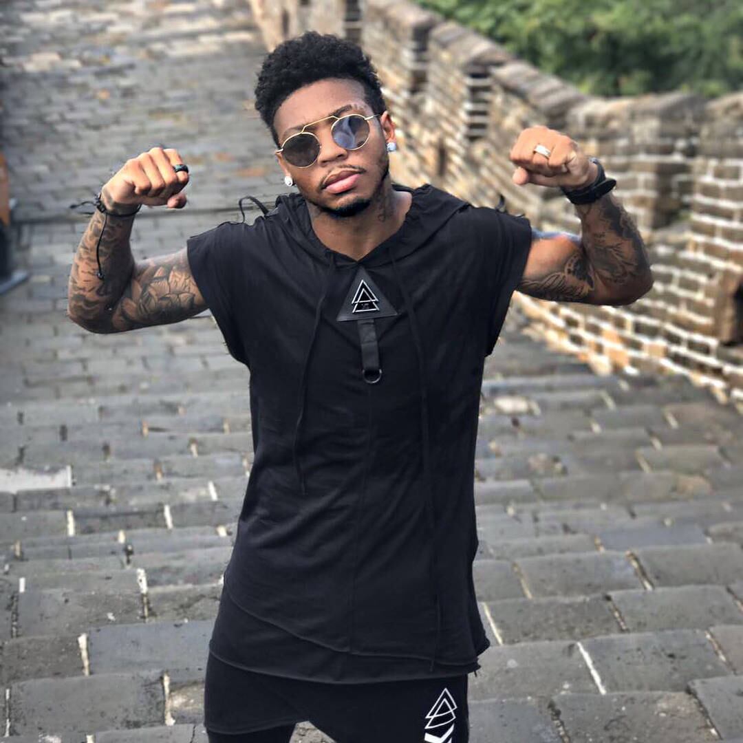 A rede social de Marinho também é recheada de fotos que enaltecem o seu estilo!
