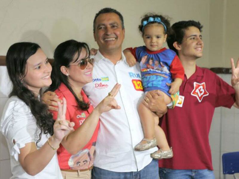 O petista votou acompanhado da família na manhã de hoje em Salvador