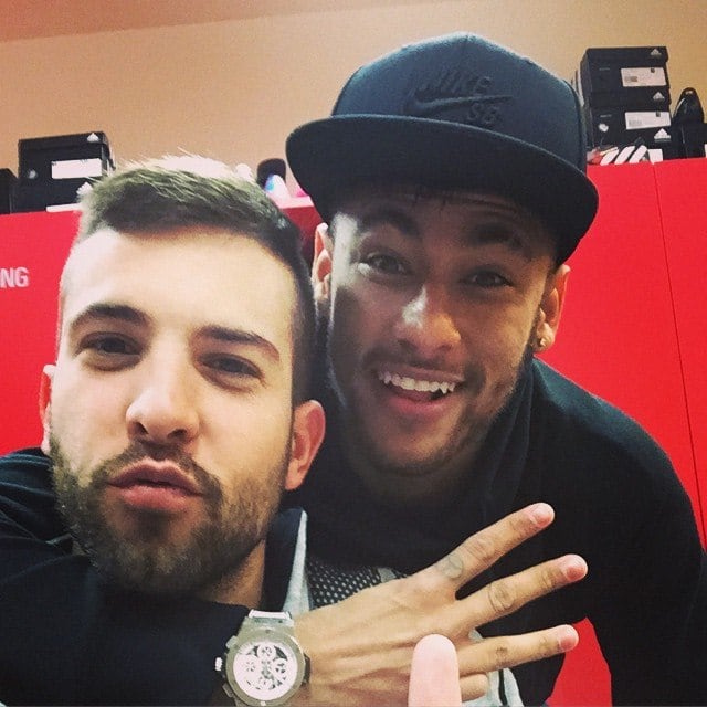 Fora os brasileiros, um de seus melhores amigos do elenco é Jordi Alba