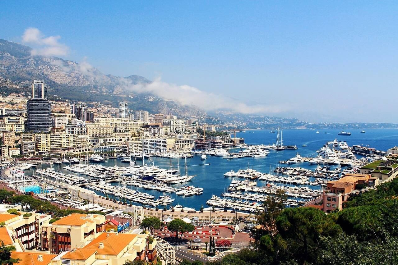 Monaco -De acordo com o CIA World Factbook, a expectativa de vida média por lá é de 89,52 anos – a mais longa do mundo