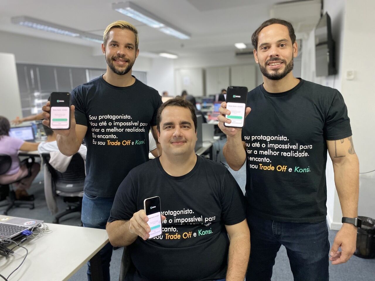 A Konsi é um braço da Trade Off Assessoria Financeira, que atua há 5 anos em consultoria. Possui mais de 6.500 usuários e cerca de 11.000 downloads.