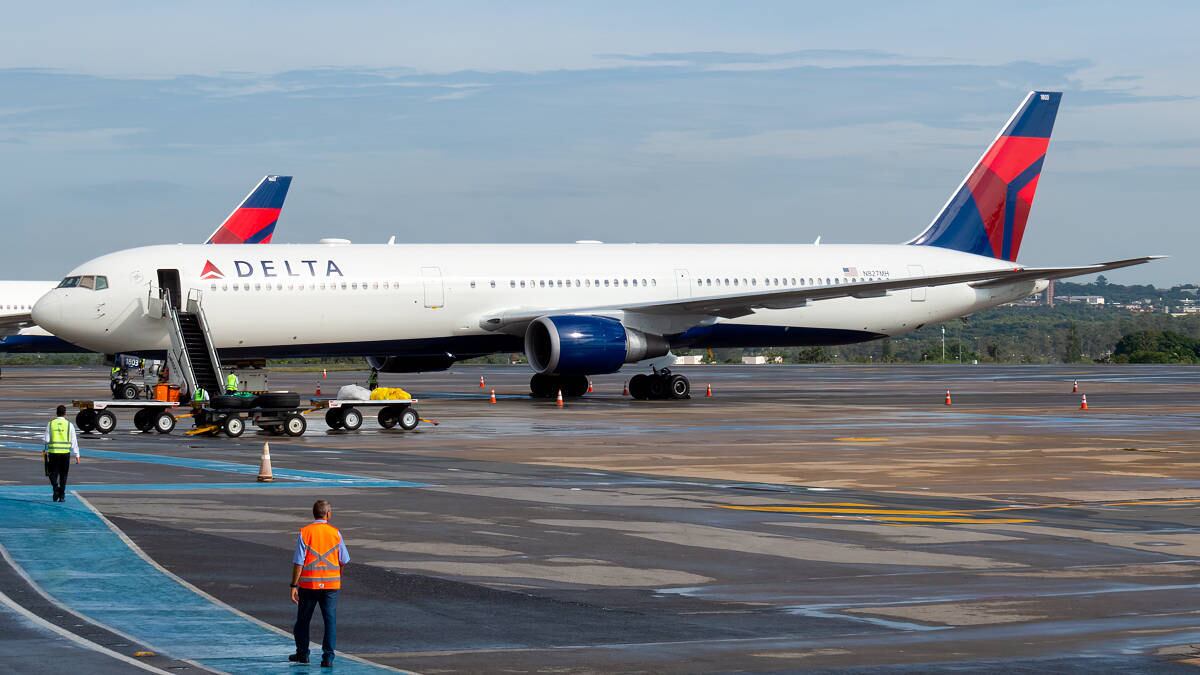 Grandes companhias têm voos cancelados por licença médica