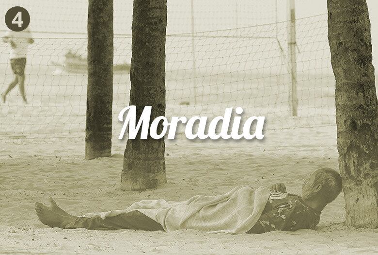 Professor
da UFF (Universidade Federal Fluminense), Gerônimo Emílio Leitão afirma que um
dos grandes desafios, em termos de habitação, é a urbanização de favelas.



— Um em cada cinco moradores do Rio mora em favela. E a cidade possui um
programa ambicioso para urbanizar todas essas áreas até 2020. Há muito tempo já
superamos a ideia de que a solução para os problemas de moradia é a remoção
de moradores de favelas. A solução é urbanizar, levar água, esgoto,
equipamentos públicos para essas regiões