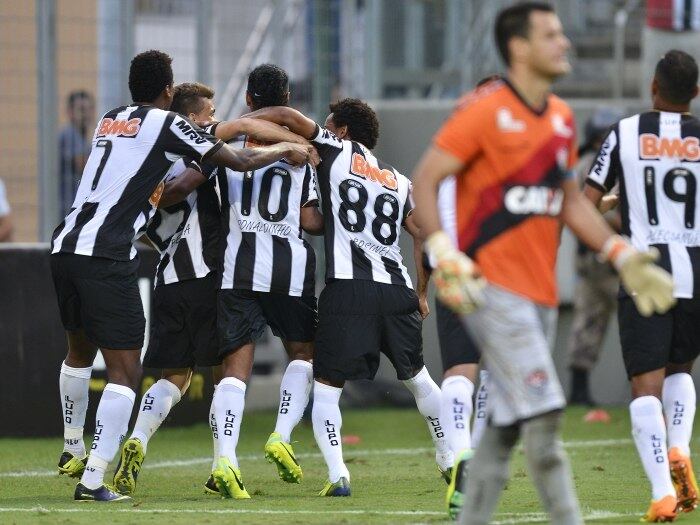 O resultado terminou em 2 a 2, deixando o Atlético-MG na oitava posição, com 57 pontos conquistados, e o Vitória no quinto lugar, com 59