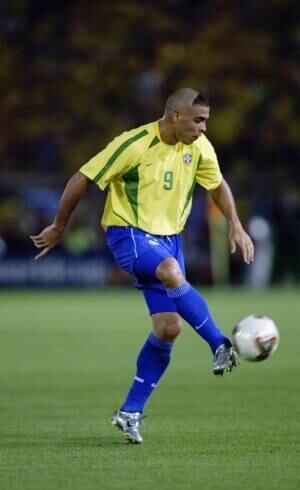 Quando o assunto é futebol, muita gente sente saudades dos craques do passado. Já pensou em ver na ativa, de novo, Ronaldo, Zidane e Batistuta? O Qatar está tentando viabilizar a ideia com uma Copa do Mundo de veteranos, que traria aos gramados alguns dos principais jogadores dos últimos anos...

Vídeo: Brasil não aprende e quer dois novos amistosos contra a Alemanha