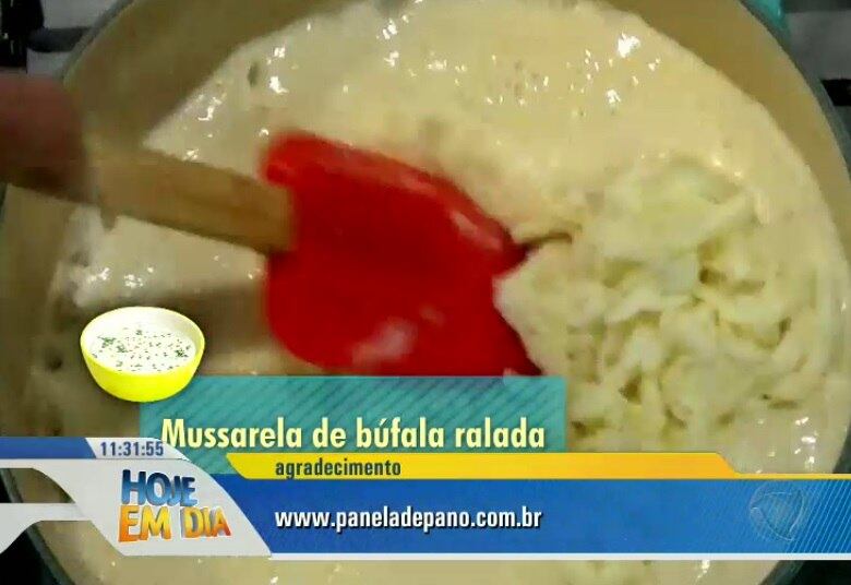 Coloque o creme na panela novamente e acrescente a múçarela de búfala. Hmmm!

• Nutricionista dá dicas para reduzir as calorias das sopas pela metade. ASSISTA! 
