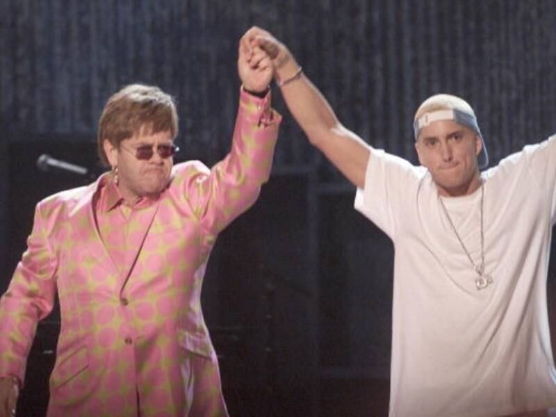 Eminem e Elton John

Como artistas de estilos musicais tão diferentes conseguem ser amigos? Depois de cantarem juntos no Grammy de 2001, Eminem e Elton continuaram a se falar. O rapper até contou que o amigo o ajudou a ficar sóbrio