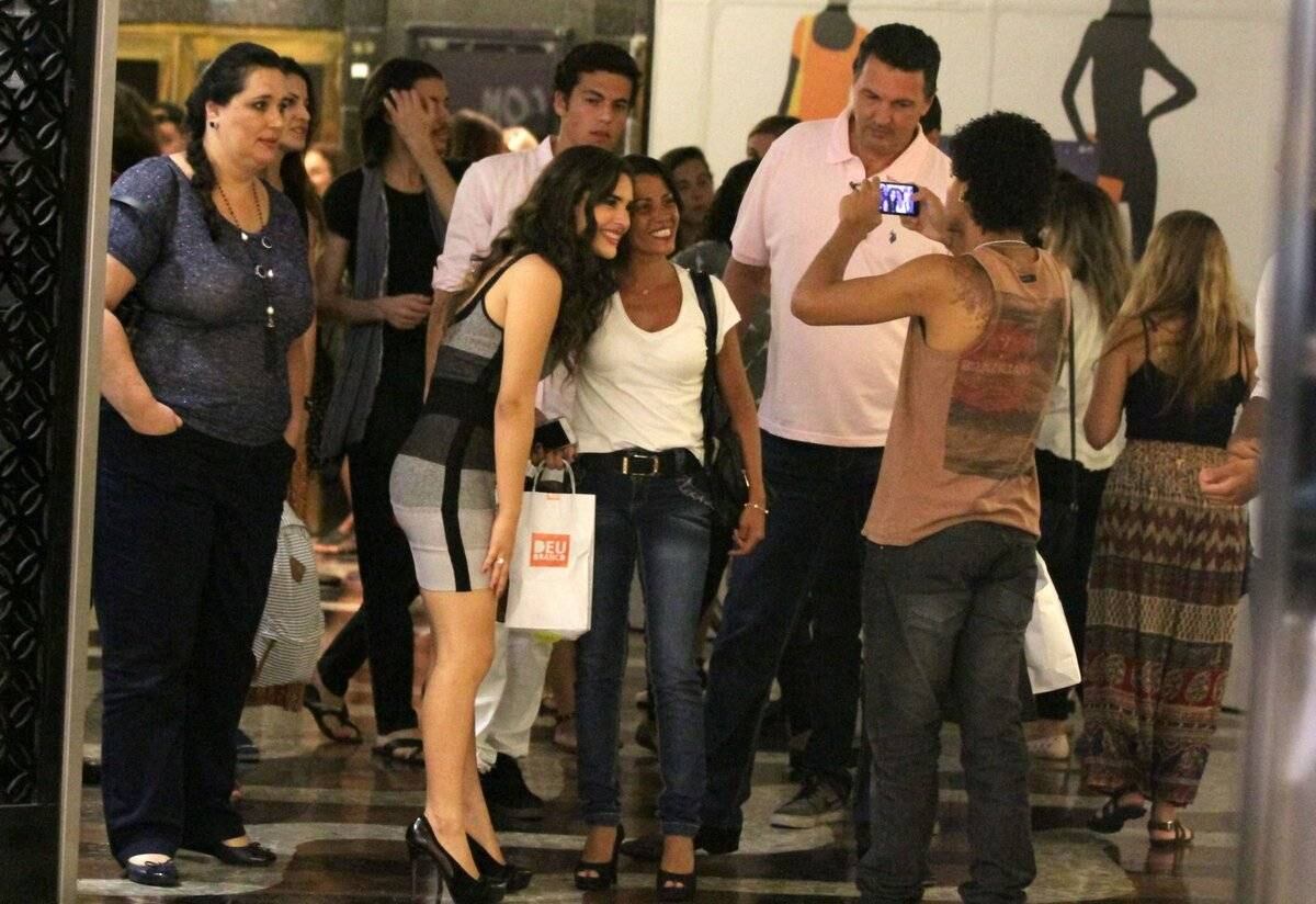 Durante todo o tempo, ela foi acompanhada de pertinho pela mãe, Lilian Aragão