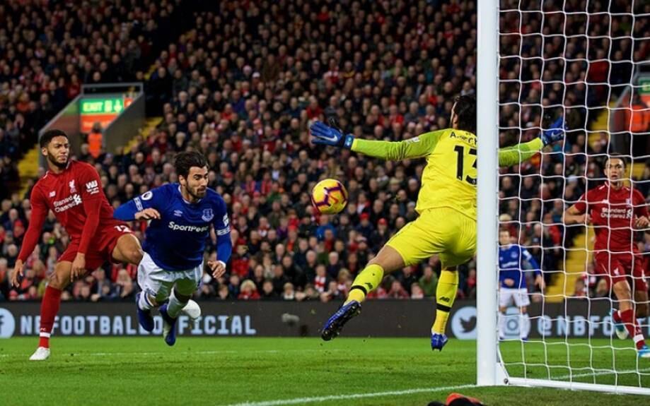 Alisson fez uma grande defesa no clássico entre Liverpool e Everton. Com isso, acabou sendo um dos responsáveis pela grande vitória dos Reds pelo placar de 1 a 0