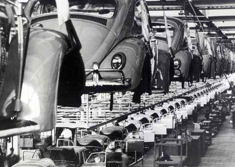 Milhares de novos pedidos por mês colocaram o Fusca na liderança de vendas na década de 1970