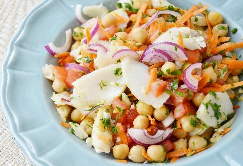 A internauta Angela Serra disse que é fera na
cozinha! Ela contou que faria uma salada de grão de bico com bacalhau, azeite e
azeitonas. 

Gostou das ideias dos fãs de Top Chef? Então fique ligado! O Top Chef
Brasil vai
ao ar toda quarta-feira, às 22h50, pela Record TV. Assista às íntegras do
programa no canal do Youtube
