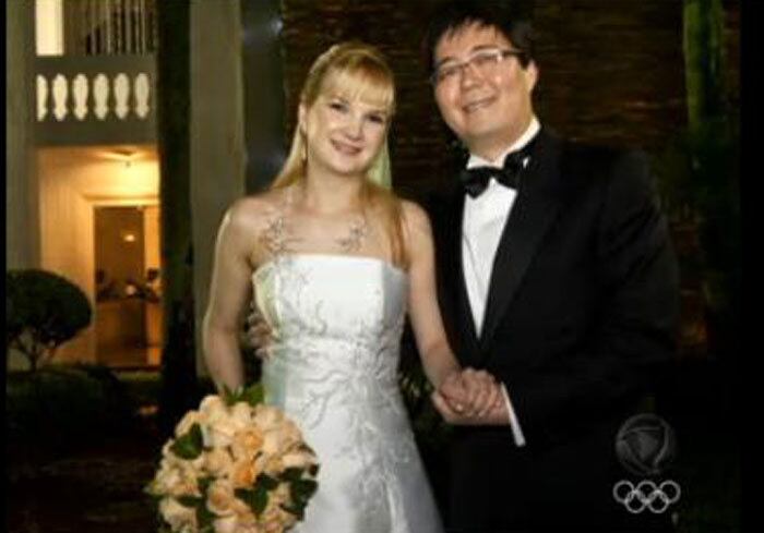 O empresário Marcos Matsunaga foi morto em maio de 2012 dentro do apartamento onde morava
com a mulher, Elize  Matsunaga e a filha pequena do casal, na Vila Leopoldina, zona oeste
da capital paulista. As imagens das câmeras de segurança do edifício
flagraram Elize, 12 horas após o crime, sozinha no elevador com três
malas. O
corpo de Matsunaga foi
colocado em sacolas e espalhado em cinco pontos de uma estrada em Cotia, na Grande São Paulo