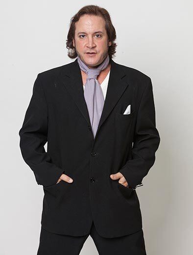 

Roy, que comentou durante sua participação no Domingo Show
que o cantor convive com uma “ovelha negra” foi além. O ex-peão também
aproveitou o momento para fazer um alerta para o cantor internacional

+ Vídeo: No Vale à Pena Ver Direito, Roy Rossello é o alvo da vez de Mion e Mionzinho

+ Roy Rossello fala sobre o drama de ter perdido uma filha com 22 anos: “Ela foi um ensino de vida para mim”

+ Legendários também está no Facebook. Curta!

+ Siga a atração de Marcos Mion no Twitter!
