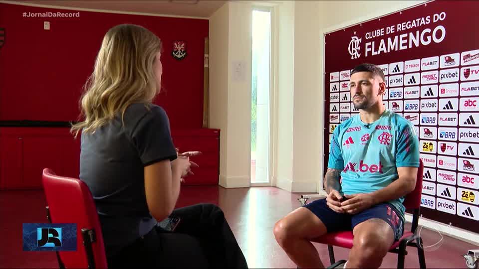 Exclusivo: Arrascaeta fala sobre sonhos no Flamengo e sensação de vestir camisa lendária de Zico