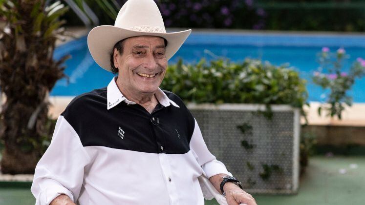 Durante 16 anos, Marcelo Costa comandou um especial de música sertaneja quando o estilo musical ainda enfrentava preconceito. Nomes como Gian e Giovani, Edson e Hudson, Guilherme e Santiago, Roberta Miranda, e Chico Rei e Paraná passaram pelo palco da atração. No Record 70 anos - Uma História Espetacular, Marcelo relembrou o passado, ganhou um figurino super especial e reencontrou bons amigos da música! ''Era uma obrigação passar pelo Especial Sertanejo. Tirava-se o diploma quando cantava no Especial'', disse.