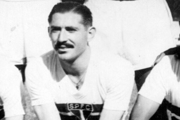 3º Gustavo Albella - 46 gols
O meia argentino jogou no São Paulo de 1952 a 1954 e disputou 80 jogos