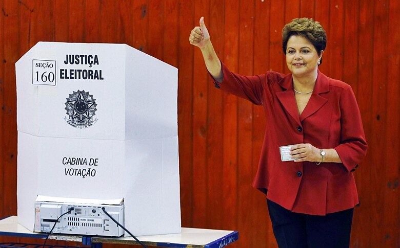 Dilma Rousseff votou neste domingo (26) em Porto Alegre (RS)