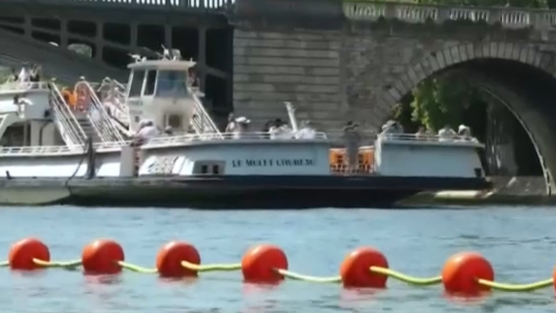 Paris libera natação no rio Sena após mais de um século de proibição