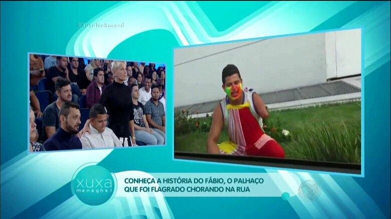 Fábio é conhecido como palhaço Chorão nas ruas do Espírito Santo. Ele costuma fazer malabarismos nos sinais de trânsito e consegue faturar até R$ 60 por dia
• No R7 Play, você assiste na íntegra a todos os programas da Rede Record. Experimente!
• VÍDEO: Conheça a história do palhaço que foi flagrado chorando na rua

