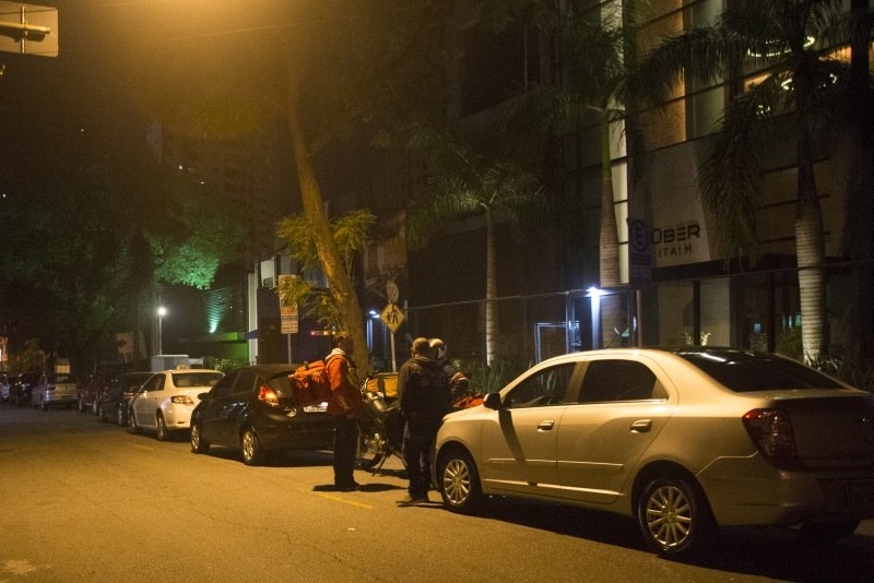 Apesar da procura, o valor na bomba aumentou. Há estabelecimentos cobrando R$ 5,99 pelo litro de etanol, que antes custava R$ 2,50