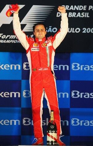A última vitória do brasileiro na F-1 aconteceu justamente no País, em 2008, quando ele ainda estava no auge correndo pela Ferrari. Em 2 de novembro daquele ano, Felipe foi o melhor no Grande Prêmio do Brasil, em Interlagos. A vitória em casa quase valeu o título a Massa, que só não terminou a temporada em primeiro porque Lewis Hamilton conseguiu uma ultrapassagem na última volta