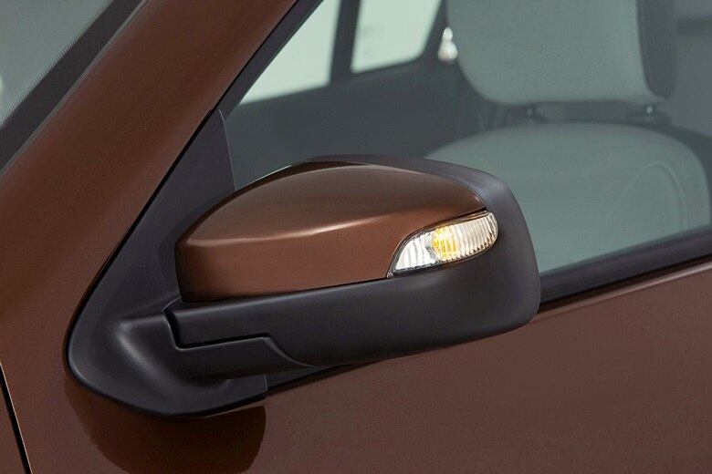 9 — Luzes de direção nos espelhos e sensores de obstaculos

Lembre-se: o novo Renault Logan subiu de nível. E isso inclui luzes de seta embutidas nos espelhos retrovisores. Só que o item é para os modelos mais caros. O Logan baratinho, 1.0 flex, não oferece o item. (A propósito, os novos espelhos lembram muito os do Volkswagen Gol)

Saiba tudo sobre carros! Acesse www.r7.com/carros