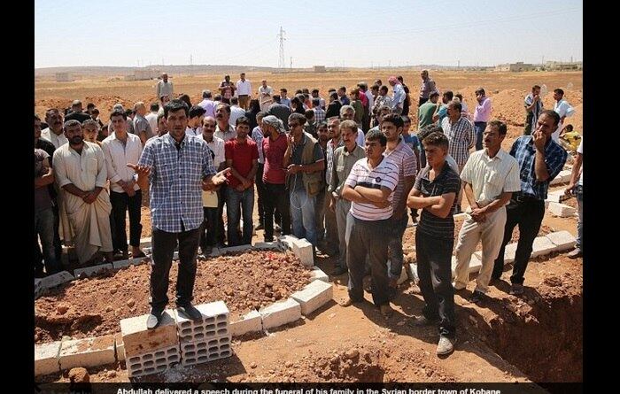 

Abdullah fez um discurso durante o funeral da família.



— Eu estou muito orgulhoso de que meus filhos abriram a
cabeça do mundo para o que está acontecendo. Infelizmente meus filhos tiveram
de morrer para isso, mas espero que tudo comece a mudar

