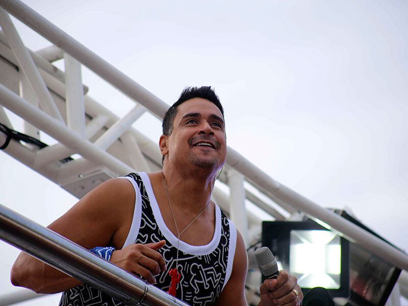 Xanddy aproveitou o momento para mostrar que sabe rebolar e fez a alegria dos foliões