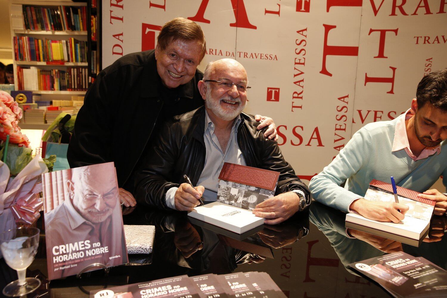 Até Boni esteve na livraria e ganhou um autógrafo
