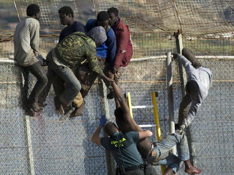 Vários homens da Guarda Civil da cidade foram mobilizados, mas a movimentação não foi suficiente para impedir a onda de imigração repentina
Imigração turbina eurocéticos na União Europeia, dizem especialistas