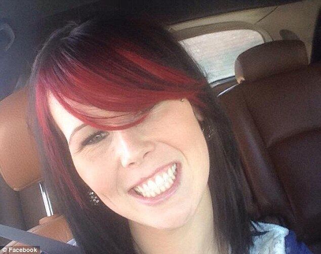 John Wilson, diretor da casa funerária, lembrou que nunca, "em 30 anos nesse ramo", tinha visto um caso tão chocante como esse
E você já se inscreveu no canal do Hora 7 no YouTube? Tá esperando o quê?