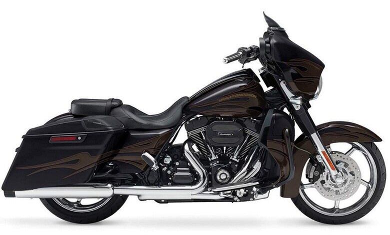 Harley-Davidson CVO Street Glide — formada por modelos exclusivos e customizados pela fábrica, a linha CVO (Custom Vehicle Operations) oferece um belo motor Twin Cam 110 de 1.800 cc e tela sensível ao toque no painel