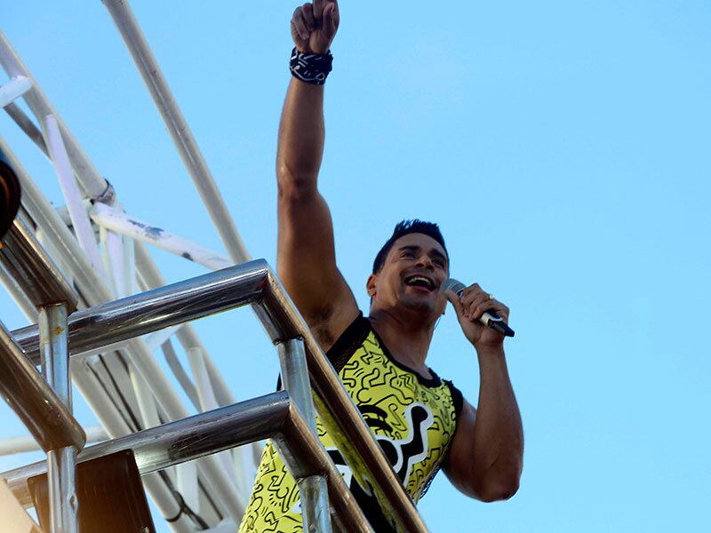 O Harmonia do Samba colocou todo mundo para quebrar na barra sob o comando de Xanddy