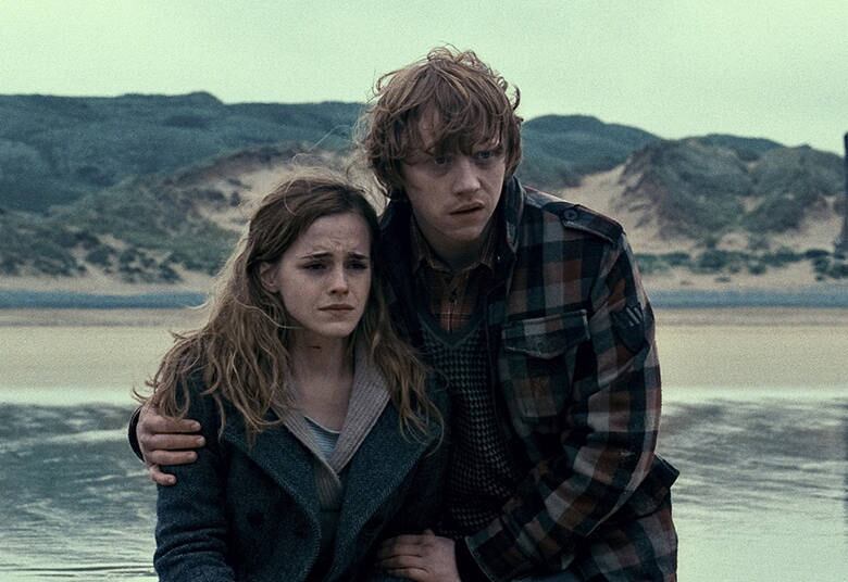 Os fãs de Harry Potter passaram anos esperando pelo momento em que Hermione e Ron Weasley ficariam juntos

Qual casal do cinema faz você acreditar no amor? Vote!
